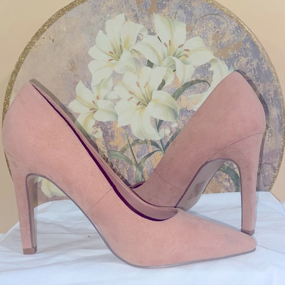 Forever 21 Shoes - Forever 21 Blush Suede Heels